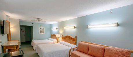 Large King Room At The Beacon Inn